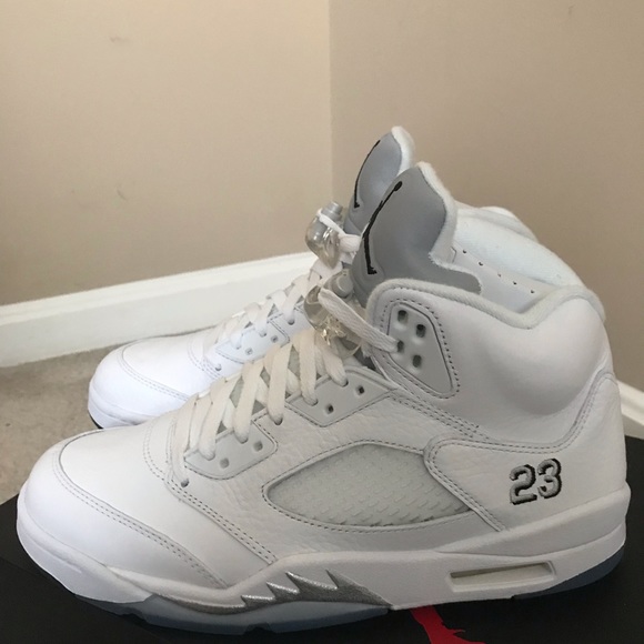 Jordan Retro 5 white metallic Sz 8.5 Black grape v